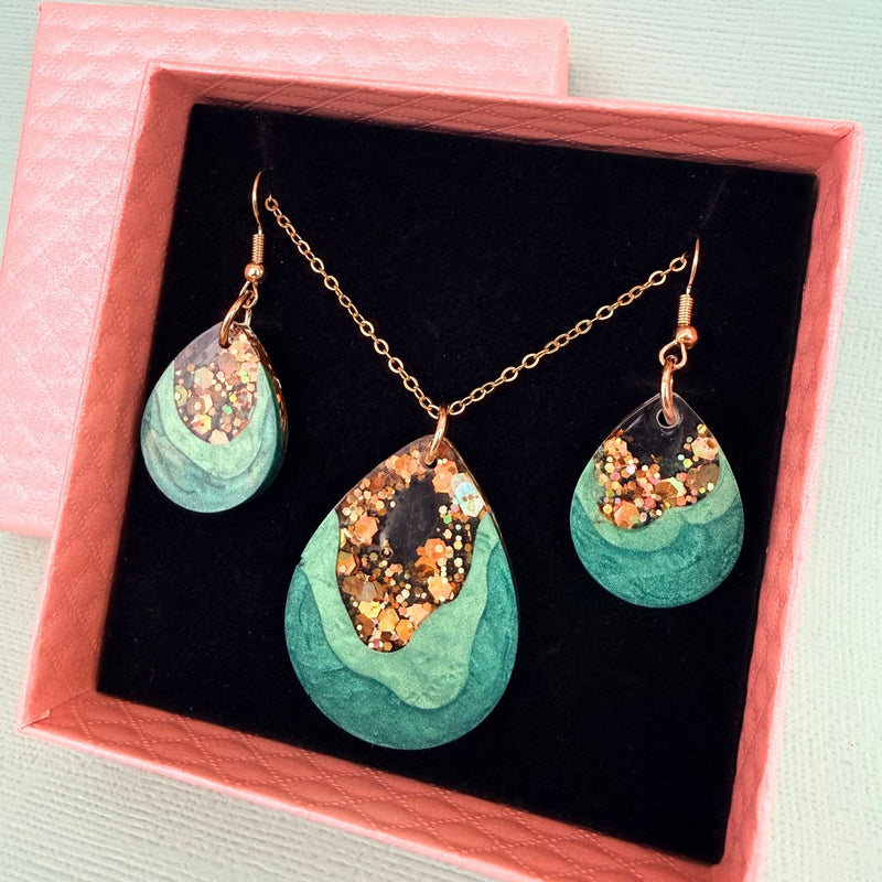 Handmade necklace and earrings gift set Emerald Geode in gift packaging