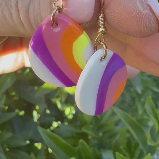 Video of Australian handmade dangle earrings Summer Daze showing playful movement