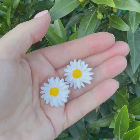 Video of Australian handmade stud earrings Sunny Meadow Daisy Studs showing lightweight movement